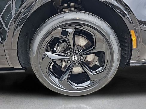 New 2025 Bentley Bentayga image 13