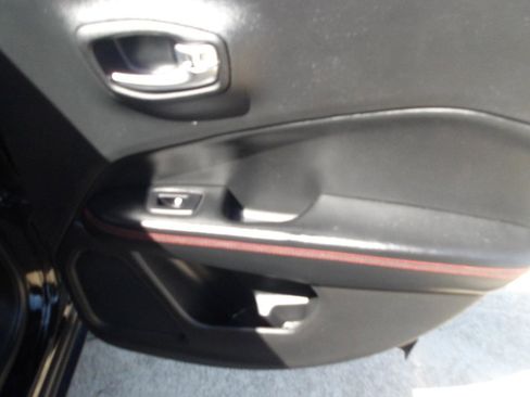 Used 2020 Jeep Compass Trailhawk image 7