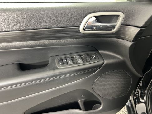Used 2021 Jeep Grand Cherokee Laredo X AWD/4WD image 18