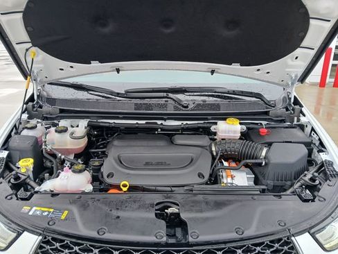 Used 2025 Chrysler Pacifica Pinnacle FWD image 38