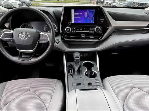 Used 2023 Toyota Highlander L image 13