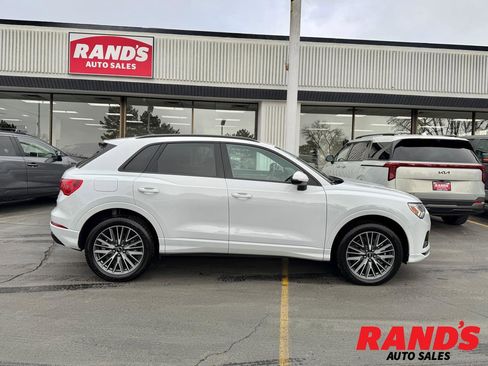 Used 2024 Audi Q3 2.0T Premium image 1