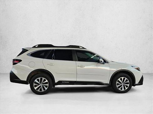 Used 2022 Subaru Outback Premium image 4