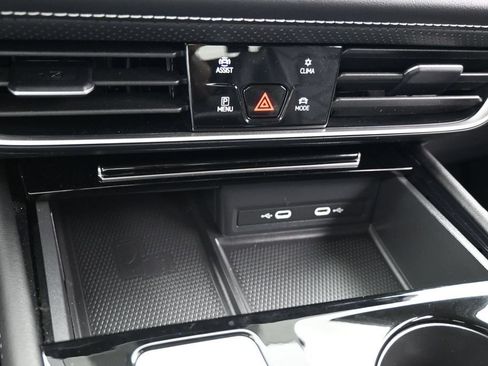Used 2024 Volkswagen Atlas SE w/ Panoramic Sunroof Package FWD image 20