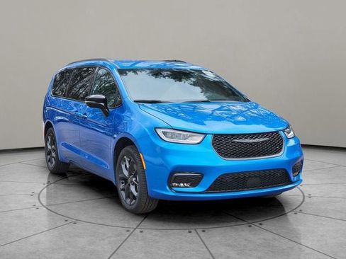 New 2026 Chrysler Pacifica Select AWD/4WD image 14