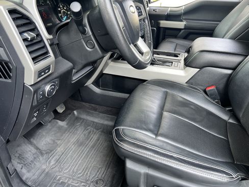 Used 2020 Ford F150 Lariat w/ Equipment Group 502A Luxury AWD/4WD image 13