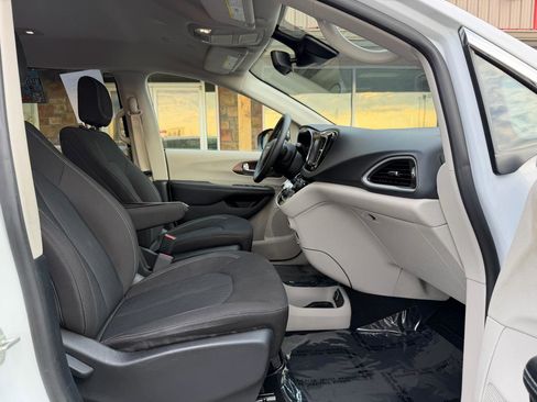 Used 2024 Chrysler Voyager LX image 24
