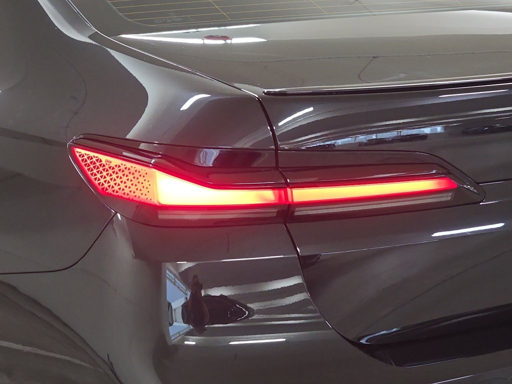Certified 2023 BMW i7 xDrive60 AWD/4WD image 33