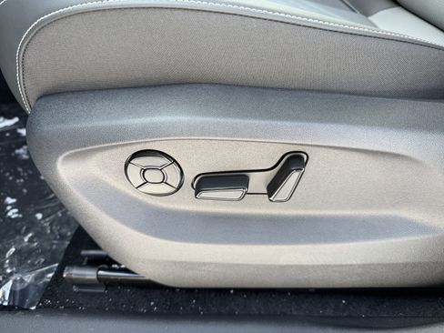 New 2026 Volkswagen Tiguan SE image 11