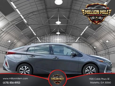 Used 2017 Toyota Prius Prime Plus w/ Carpet Mat Package FWD image 7