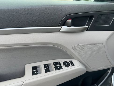 Used 2019 Hyundai Elantra SEL FWD image 40