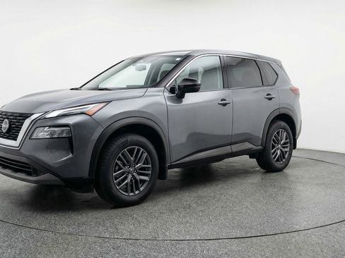 Used 2023 Nissan Rogue S image 3