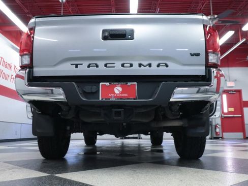 Used 2022 Toyota Tacoma SR5 RWD image 30