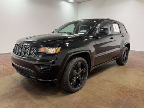 Used 2020 Jeep Grand Cherokee Altitude AWD/4WD image 39