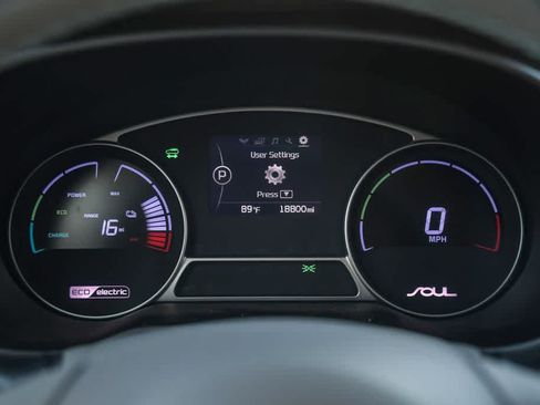 Used 2016 Kia Soul EV FWD image 23
