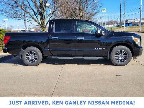 Used 2021 Nissan Titan SV w/ SV Convenience Package image 2