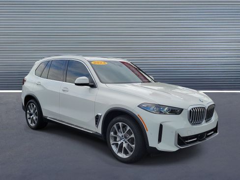 Used 2024 BMW X5 xDrive40i w/ Premium Package AWD/4WD image 2