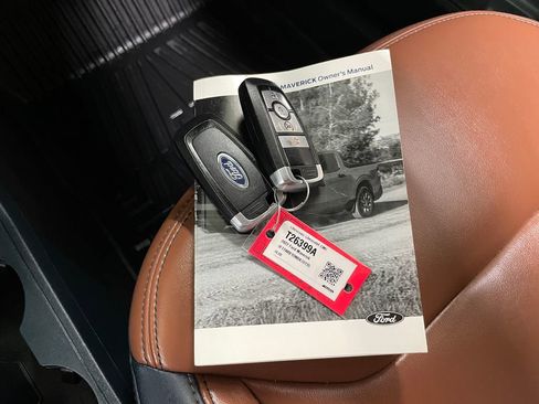 Used 2022 Ford Maverick Lariat w/ Lariat Luxury Package FWD image 27