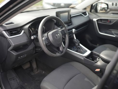 Used 2019 Toyota RAV4 LE image 12