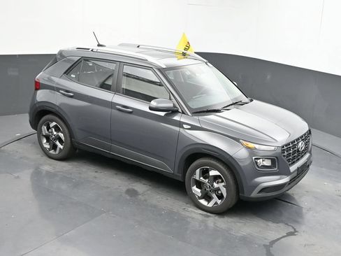 Used 2025 Hyundai Venue SEL FWD image 28