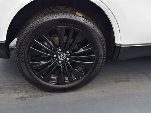 Used 2023 Toyota Venza Nightshade image 8