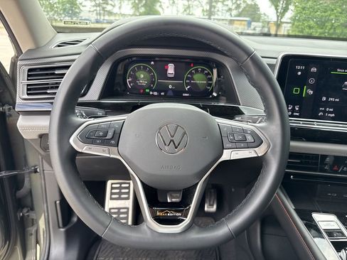 Used 2024 Volkswagen Atlas Peak Edition SE AWD/4WD image 14