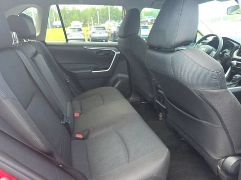 Used 2022 Toyota RAV4 LE FWD image 11