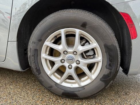 Used 2025 Chrysler Pacifica Select FWD image 8