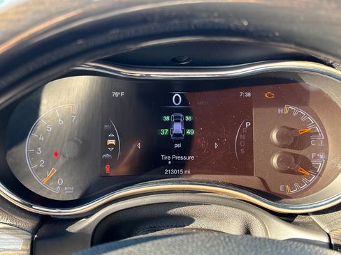 Used 2014 Jeep Grand Cherokee Overland AWD/4WD image 11