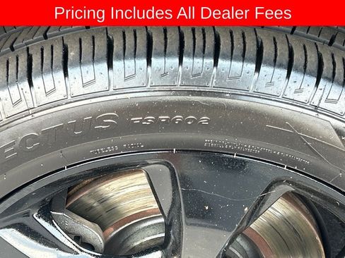 Used 2018 Jeep Cherokee Latitude w/ Altitude Package FWD image 22