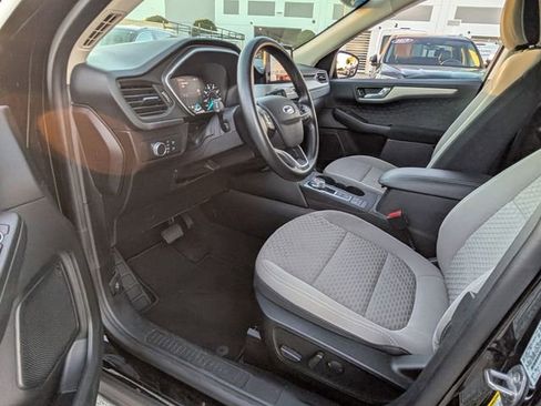 Used 2020 Ford Escape SE image 6