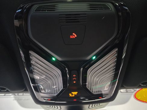 Used 2019 BMW 530e w/ Convenience Package image 19