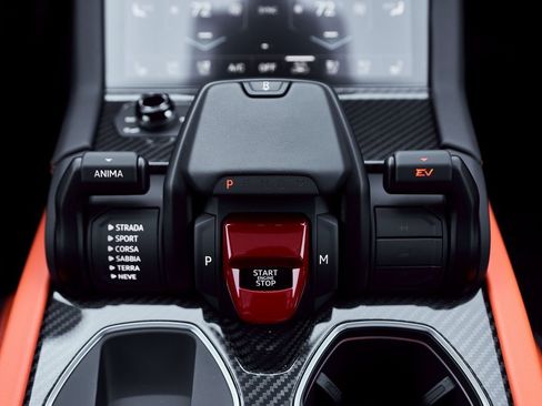 Used 2025 Lamborghini Urus SE image 68