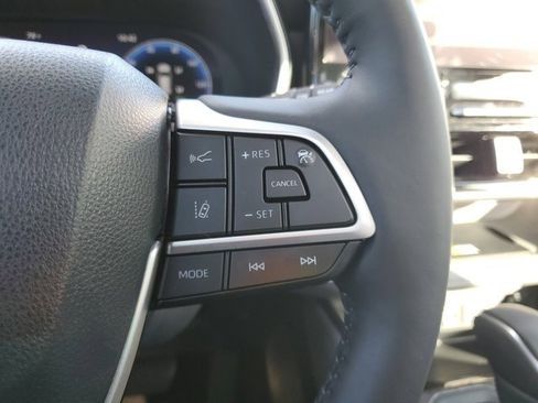 Used 2023 Toyota Highlander Platinum image 17