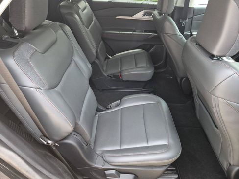 Used 2025 Ford Explorer Active w/ Active Comfort Package RWD image 28