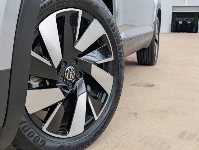 Used 2026 Volkswagen Atlas Cross Sport SE FWD image 2