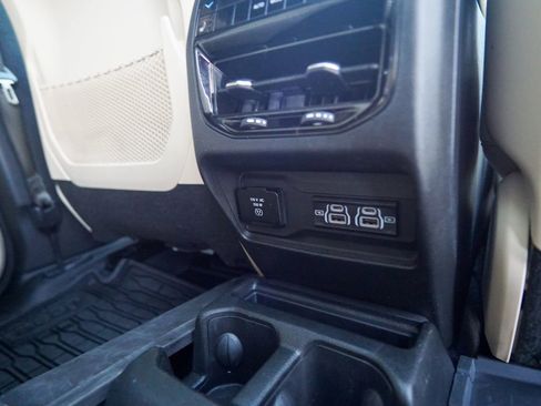 Used 2023 Jeep Grand Cherokee L Limited w/ Luxury Tech Group II AWD/4WD image 43