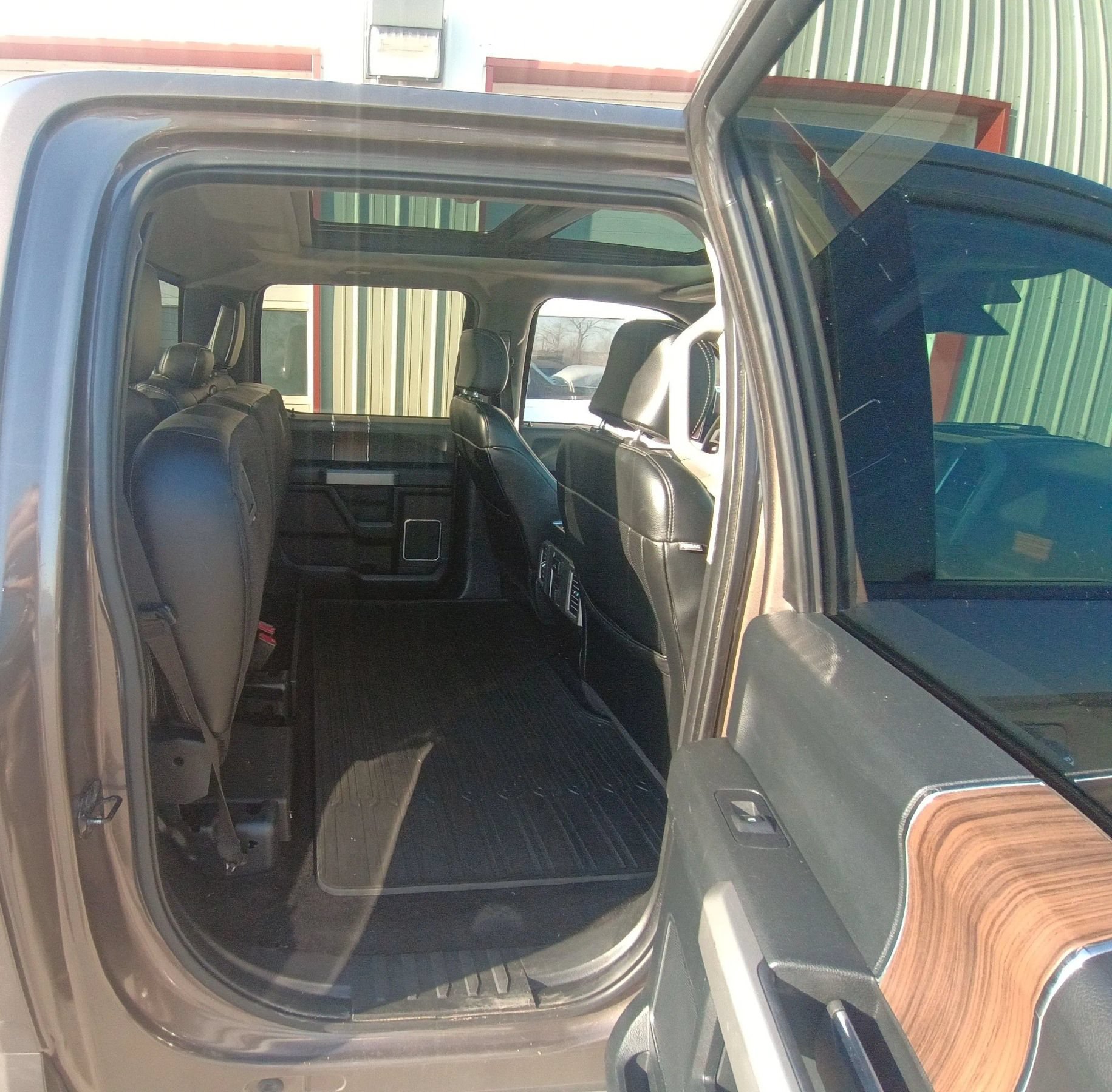 Used 2015 Ford F150 Lariat w/ Equipment Group 502A Luxury AWD/4WD image 9