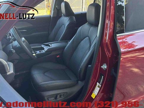 Used 2025 Toyota Grand Highlander AWD image 11