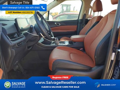 Used 2025 Kia Carnival EX image 9