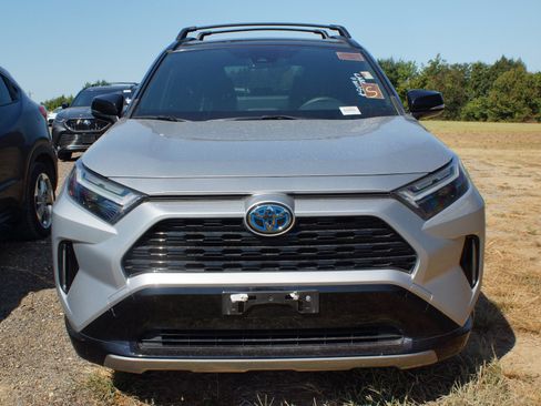 Used 2023 Toyota RAV4 XSE AWD/4WD image 2