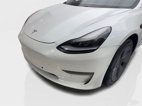 Used 2021 Tesla Model 3 Standard Range Plus image 16