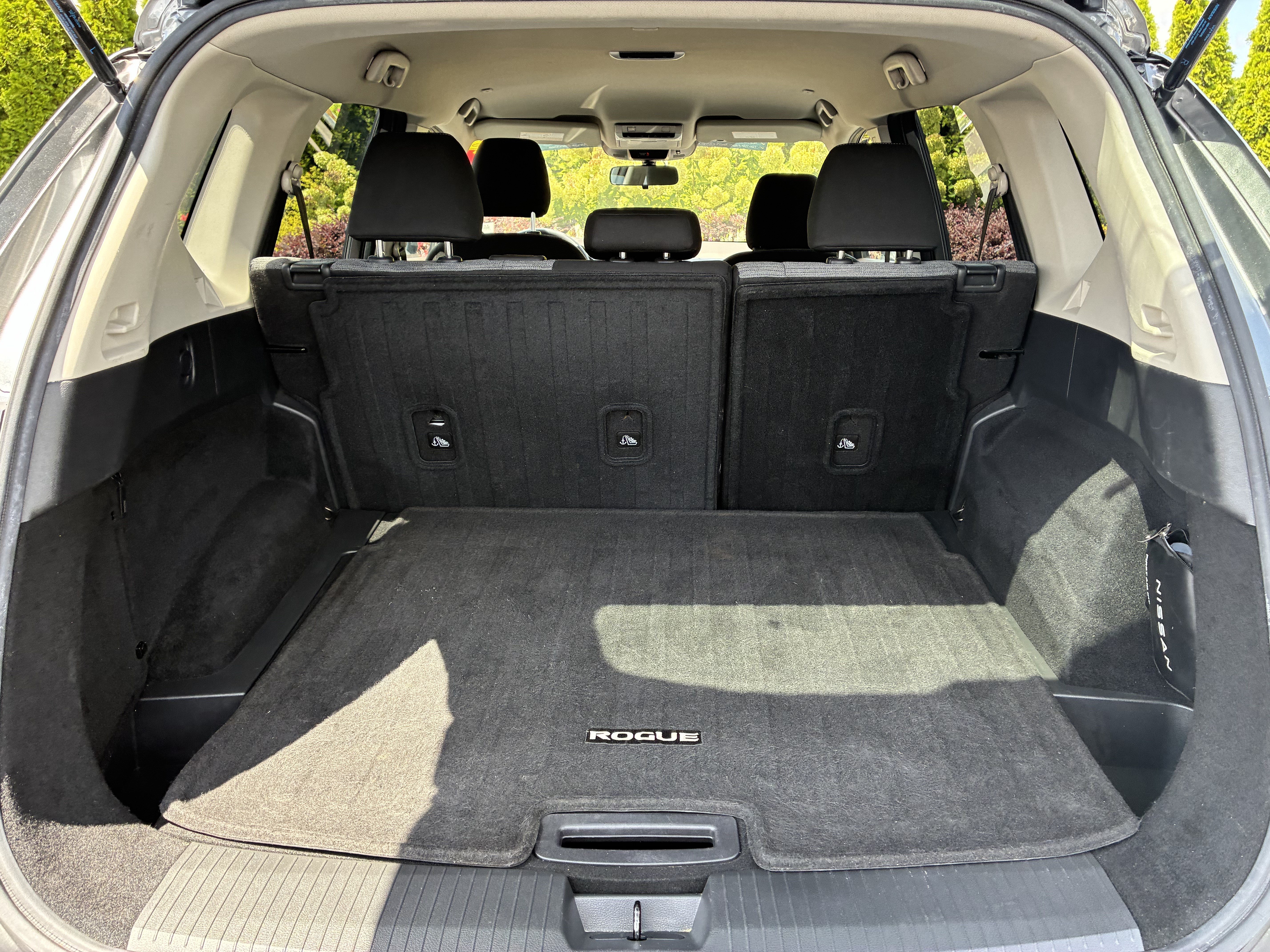 Used 2022 Nissan Rogue SV FWD image 11