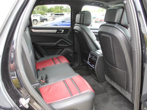 Used 2019 Porsche Cayenne AWD/4WD image 25