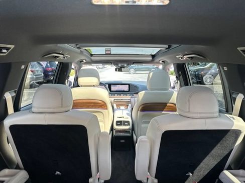 Used 2025 Mercedes-Benz GLS 450 4MATIC image 31