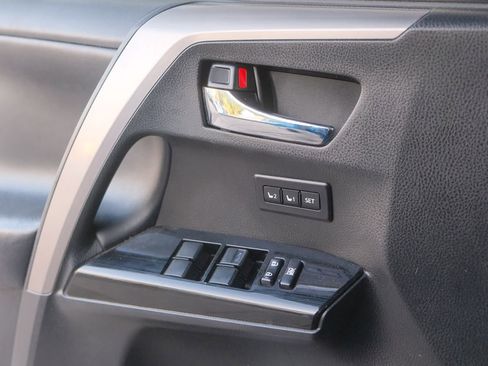 Used 2018 Toyota RAV4 Limited image 22