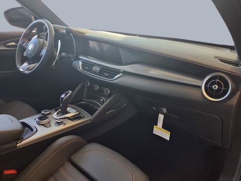 New 2025 Alfa Romeo Stelvio Sprint image 9