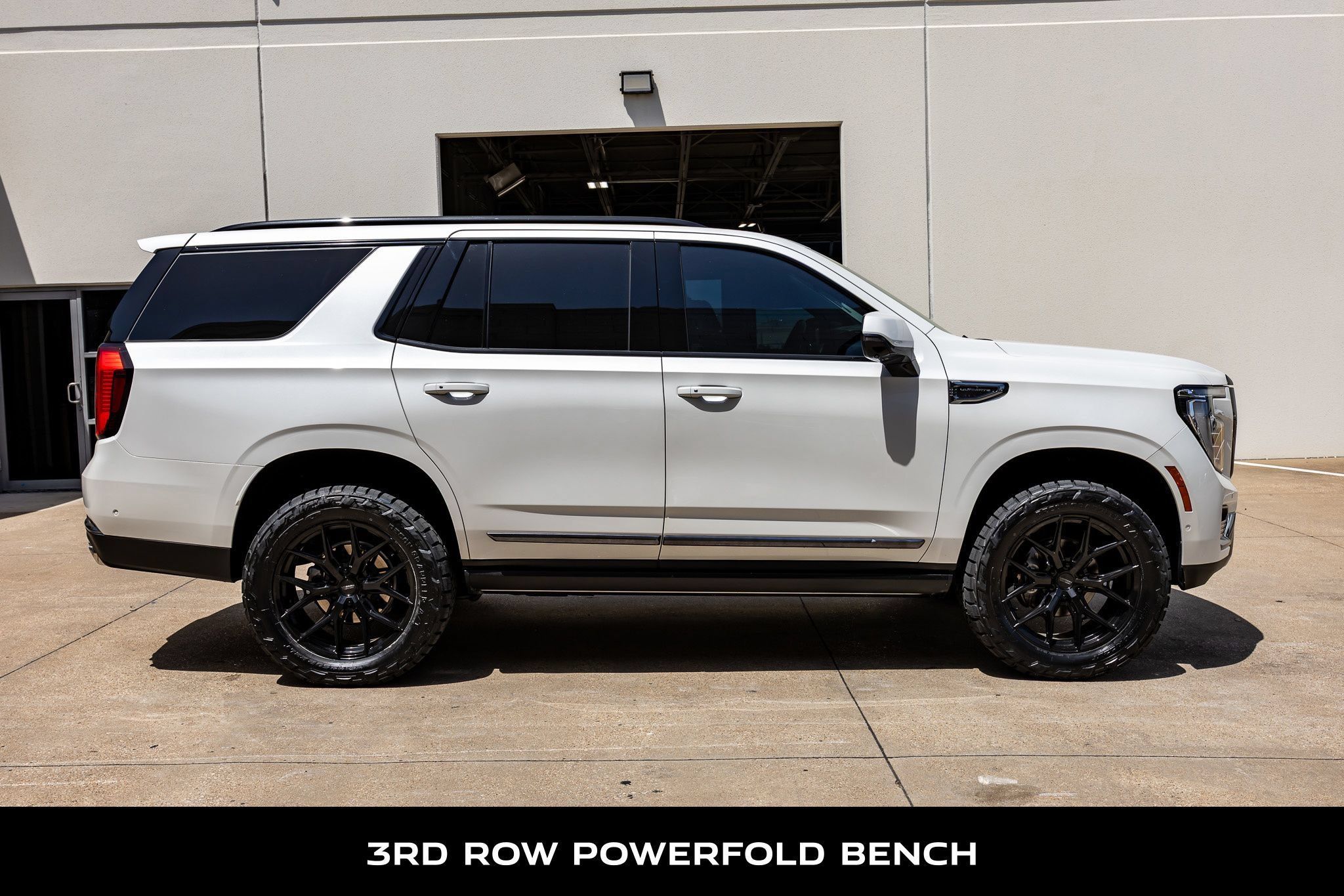 Used 2025 GMC Yukon Denali Ultimate AWD/4WD image 11