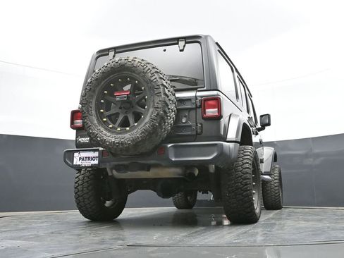 Used 2018 Jeep Wrangler Unlimited Sahara AWD/4WD image 46