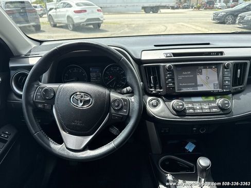 Used 2017 Toyota RAV4 XLE AWD/4WD image 19